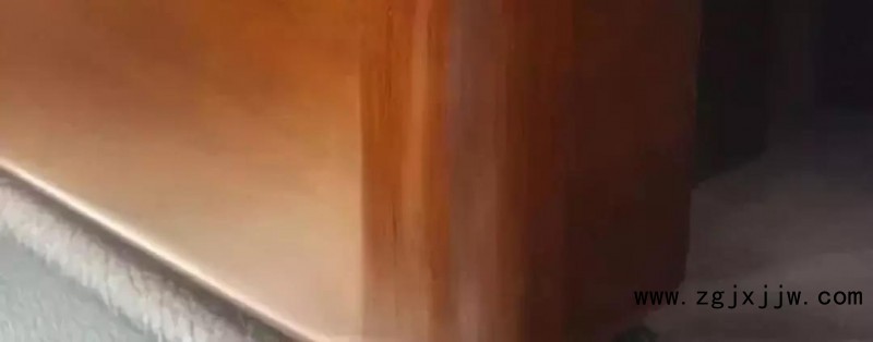 兩個平面為一塊木皮(橫紋),圓弧部分為一塊木皮(豎紋)