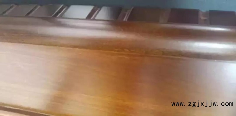 貼紙:相鄰兩邊,木紋連續(xù)