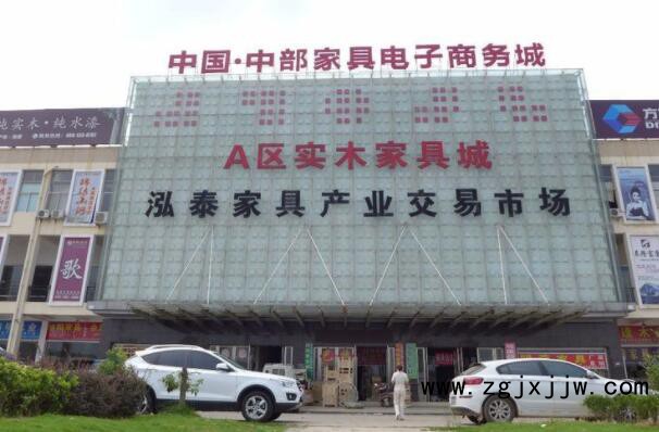 南康是全國最大的實(shí)木家具制造基地