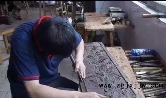 傳統的手工雕刻