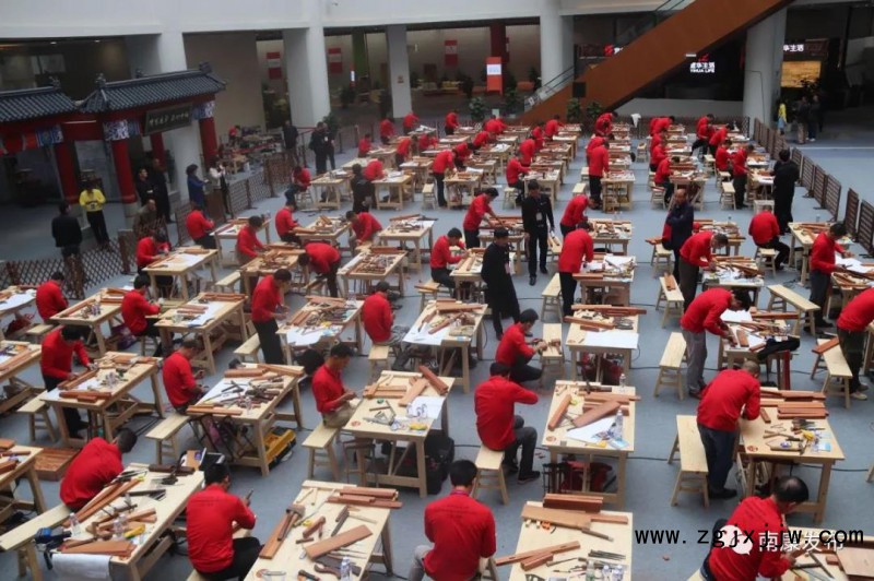 比賽緊張而激烈地進行著