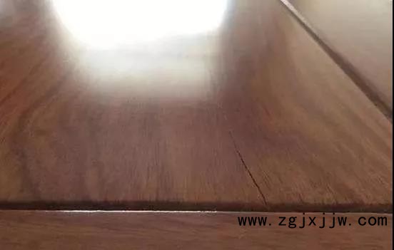 實木家具為什么會開裂