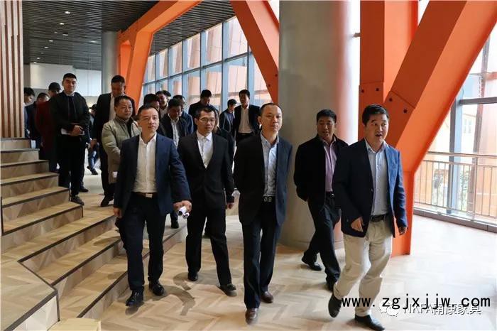 參觀家具設(shè)計(jì)長廊