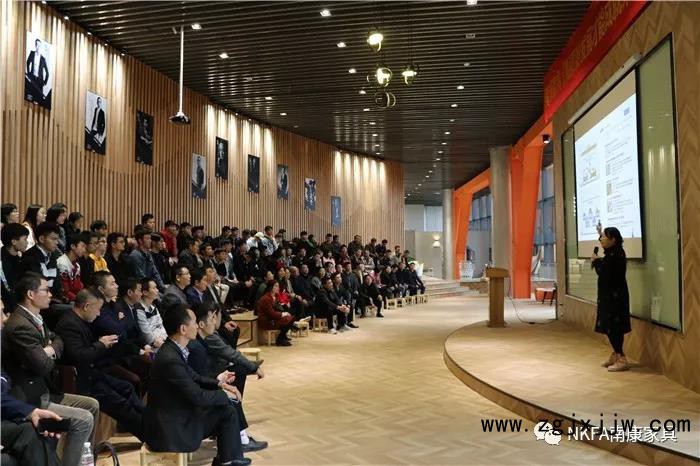 劉曉紅博士分析了當下家具產業的發展形勢和家具企業尤其是南康家具企業面臨的發展困境