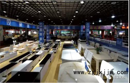 琳瑯滿目的家具產品(楊曉明 攝)