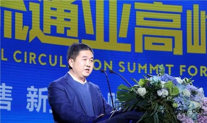 南康家具產業促進局負責人李慶偉在論壇上致辭