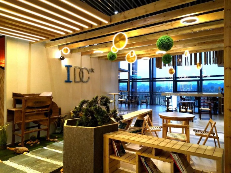 設(shè)計(jì)機(jī)構(gòu)