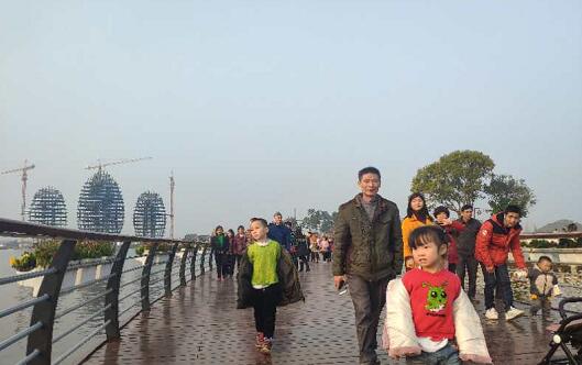 大年初一 南康家居特色小鎮(zhèn)人山人海2