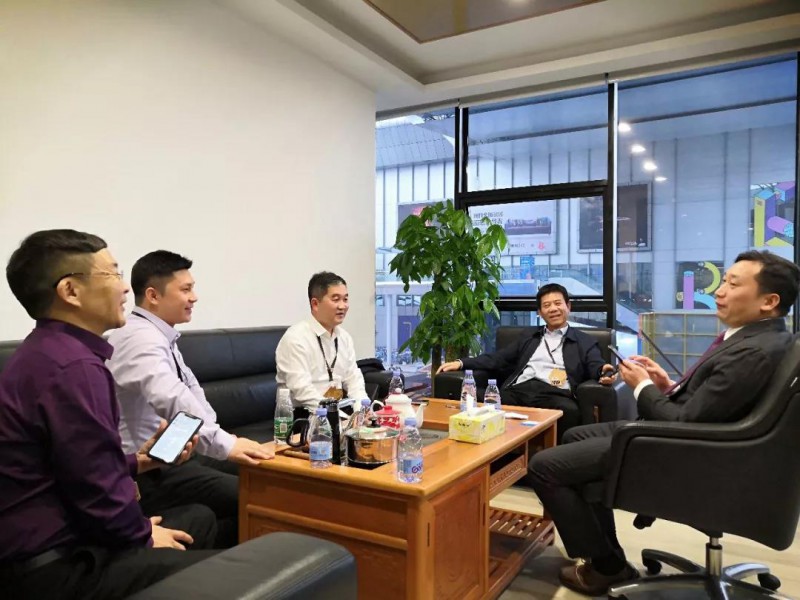 名家具展總經(jīng)理方潤忠與區(qū)家促局、家協(xié)領導深入交流，商討合作事宜