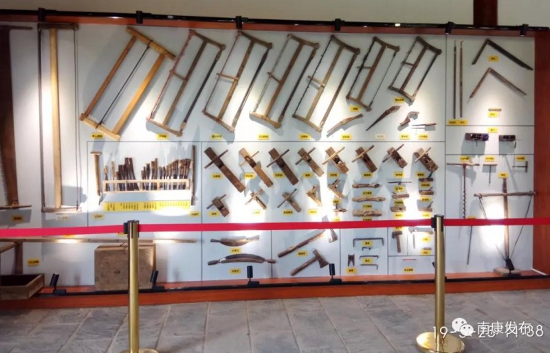 木作體驗館內的傳統木匠工具展示區
