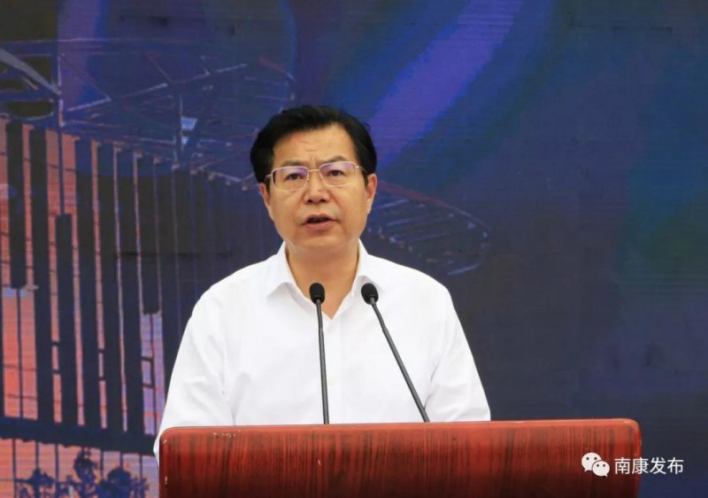 市委副書記、市長曾文明主持并致歡迎詞