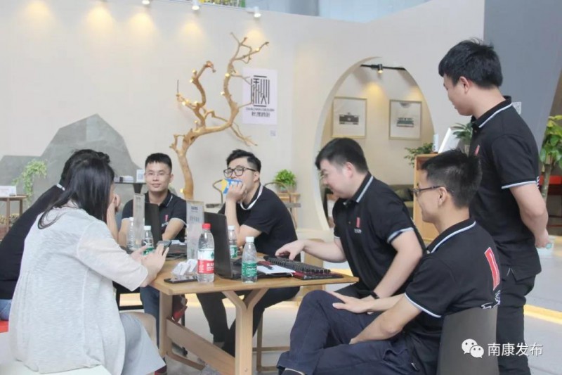 朋友們你一言我一語