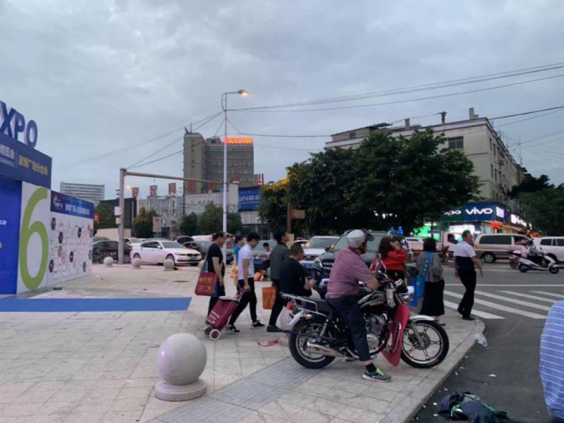 乘車點：家博廣場、中心市場十字路口