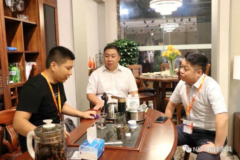 順德龍江參觀考察龍家具展,為南康家具加油鼓勁