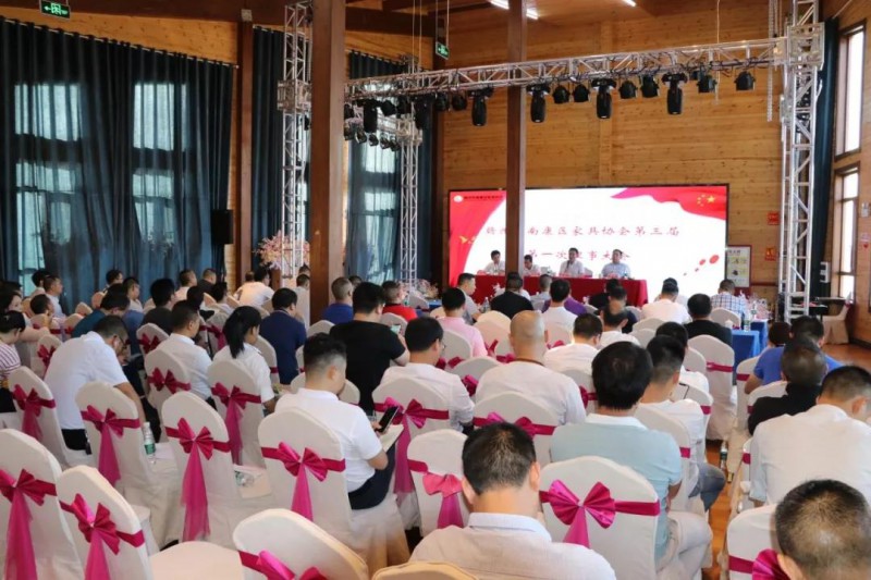 南康區(qū)家具協(xié)會召開第三屆一次理事會議，群策群力共話產(chǎn)業(yè)大發(fā)展