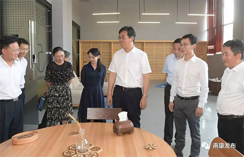炳軍書記來南康了，對南康現(xiàn)代家居發(fā)展提了這些建議