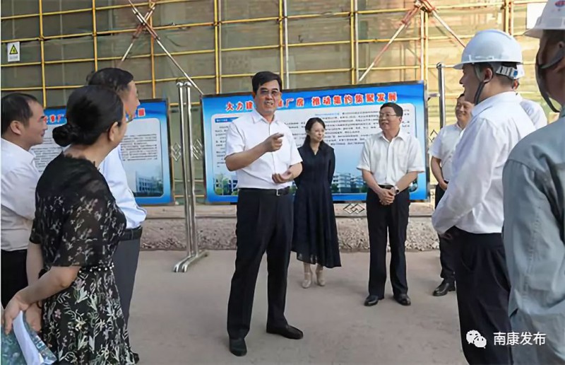 炳軍書記來南康了，對南康現(xiàn)代家居發(fā)展提了這些建議3