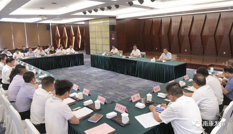 炳軍書記來南康了，對南康現(xiàn)代家居發(fā)展提了這些建議4