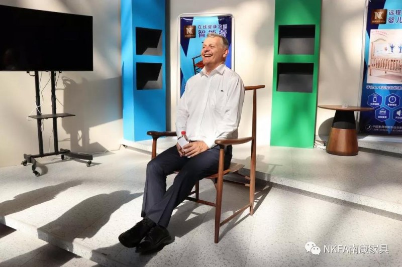 中國教育國際交流協會國際職業代表團一行考察南康家具產業8