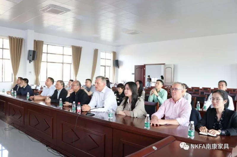中國教育國際交流協會國際職業代表團一行考察南康家具產業20