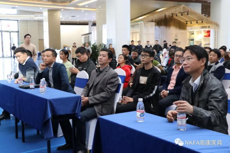 南康區商務局副局長劉峰，區電商協會會長劉暉