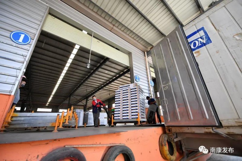 2月26日,在贛州市南康家具產(chǎn)業(yè)園