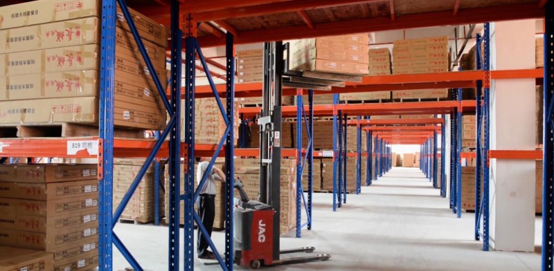 長(zhǎng)城餐桌椅廠家成品倉庫