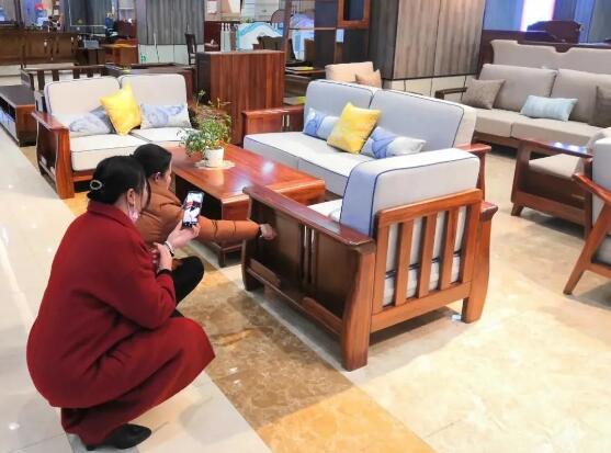 開(kāi)啟線上直播，導(dǎo)購(gòu)變&ldquo;主播小姐姐&rdquo;