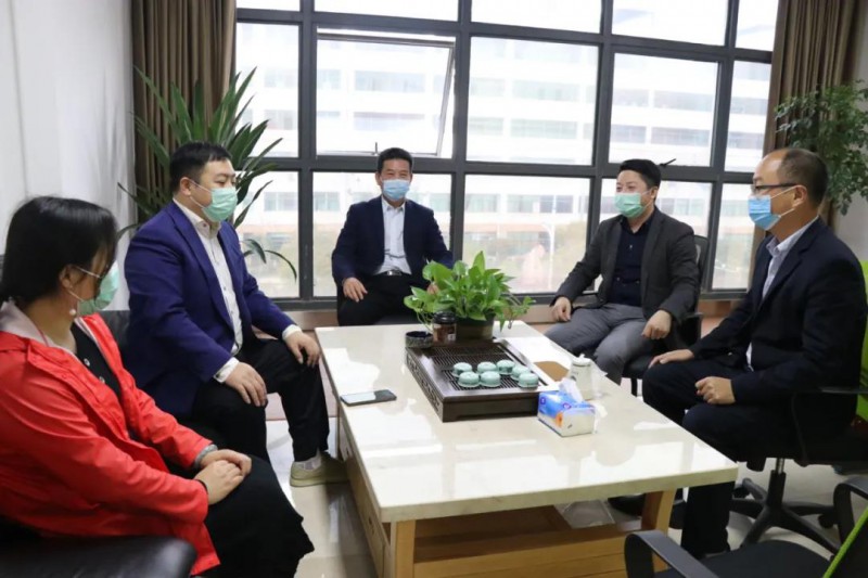 區家具協會走訪魚珠木材市場并開展座談