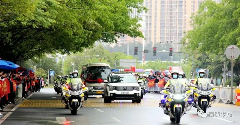 援鄂英雄歸來，南康區家具行業退役軍人志愿者軍禮致敬！