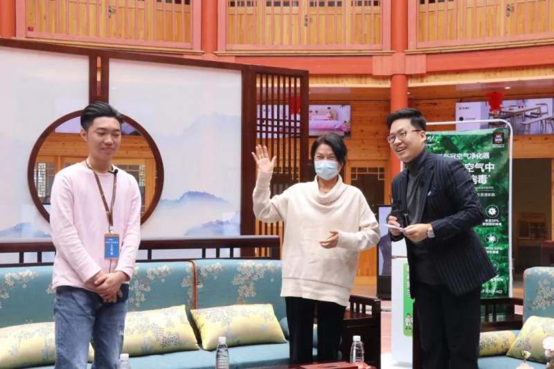 董明珠走進南康家具直播間