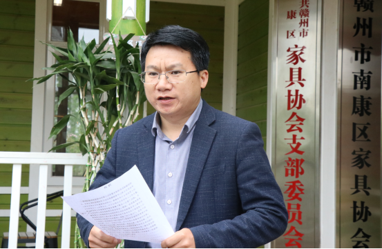 區退役軍人事務局黨組書記、局長鄒杰勇在此次揭牌儀式上講話