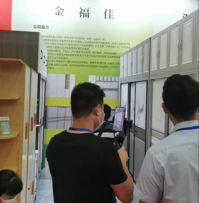 隨著直播經濟的大火,南康家具企業緊跟時代步伐