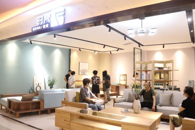 市場(chǎng)上的人流量明顯增多