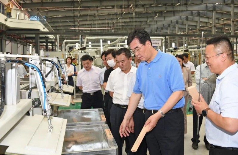 李炳軍在南康區(qū)蹲點調研：加快推進現(xiàn)代家具產業(yè)轉型升級做大做強3