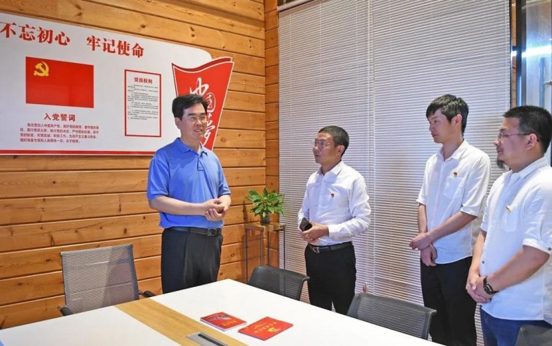 李炳軍在南康區(qū)蹲點調研：加快推進現(xiàn)代家具產業(yè)轉型升級做大做強6