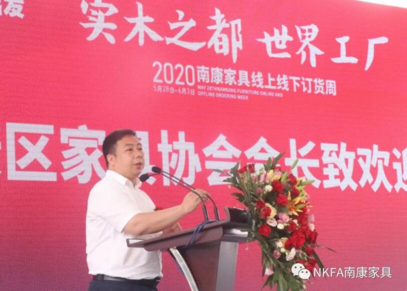 由區家具協會會長顧建廈致歡迎詞