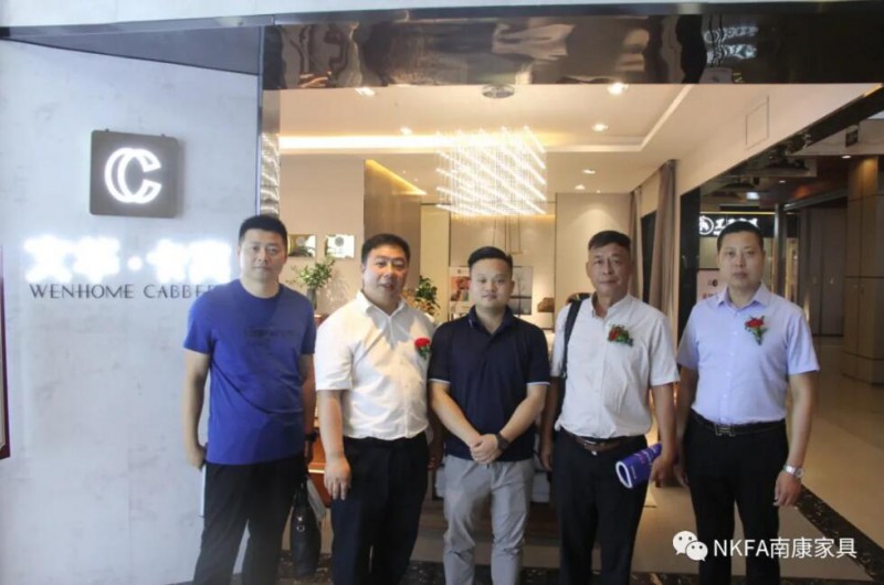 訂貨周現場人頭攢動，氣氛火爆