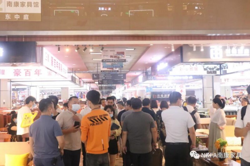 訂貨周現場人頭攢動，氣氛火爆2