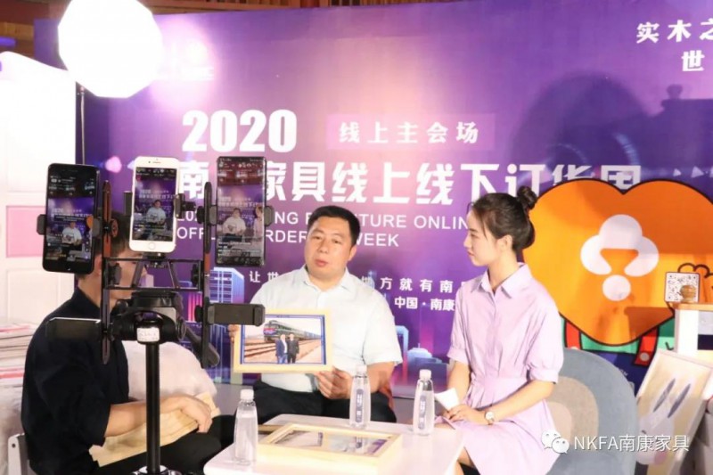 區家具協會會長顧建廈首次走進直播間變身網紅主播2