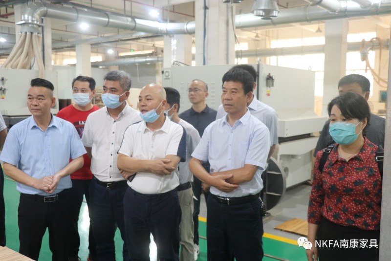 考察團一行人來抵達了龍回茶葉坳智能制造產業園3