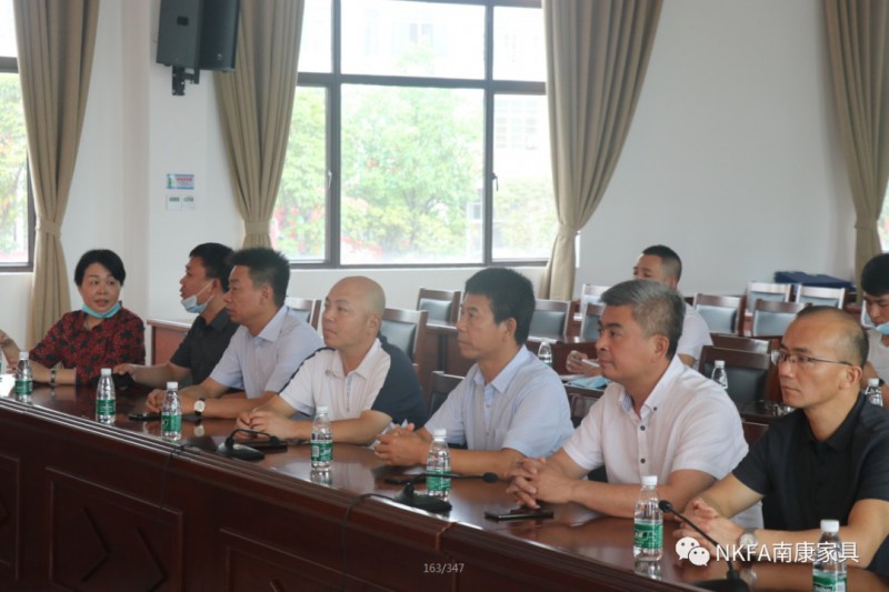 考察團一行來到贛州國際港考察