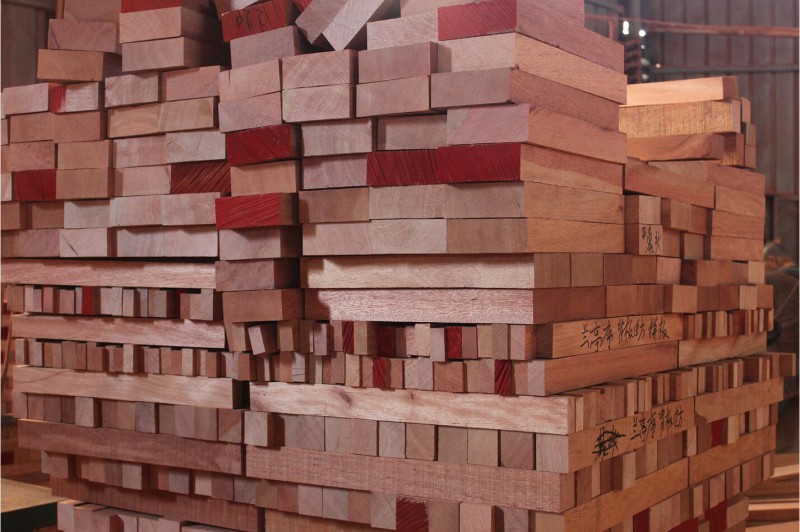 南洋花梨木家具廠家原料實(shí)拍17