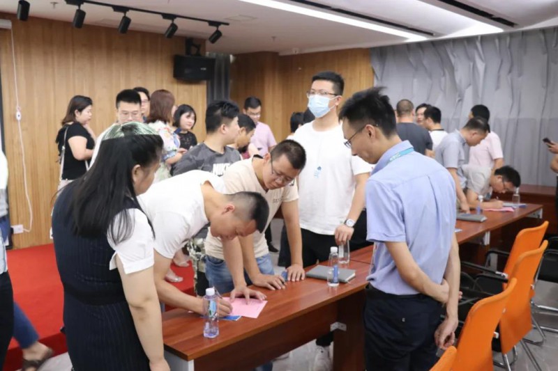 南康家具品牌企業(yè)信心滿滿,紛紛現場踴躍報名