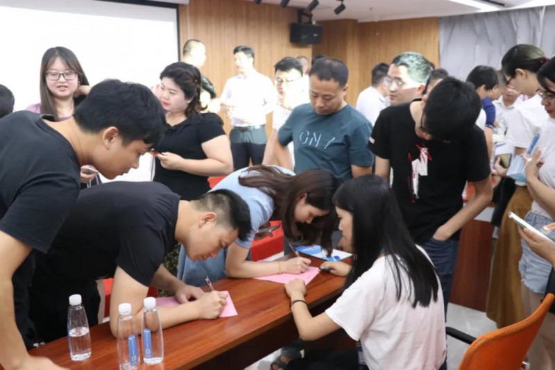 南康家具品牌企業(yè)信心滿滿,紛紛現場踴躍報名2