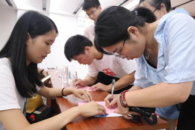 南康家具品牌企業(yè)信心滿滿,紛紛現場踴躍報名3