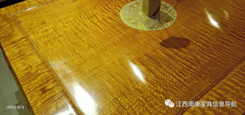 江西贛州南康金絲楠木家具產品3