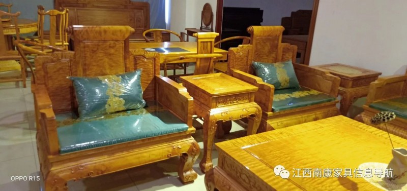 江西贛州南康金絲楠木家具產品7
