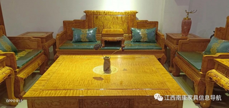 江西贛州南康金絲楠木家具產品9