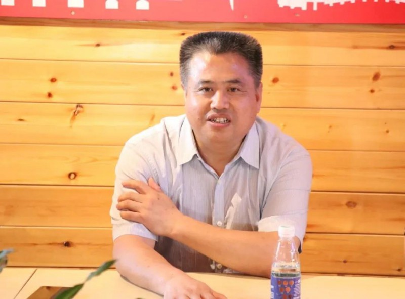 江西省南城縣委常委、政法委書記劉凱在座談交流中